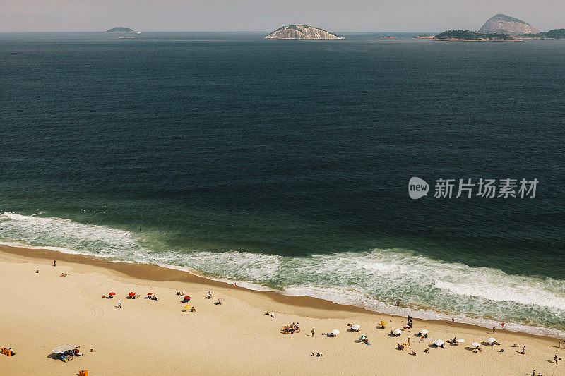 鸟瞰图伊帕内玛海滩，里约热内卢de Janeiro，巴西